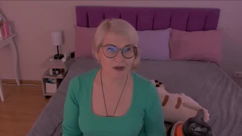 Snapshot of sabrinamacmarren chatting on March 10, 12:37 pm Sabrina MacMarren online show from March 10, 12:37 pm