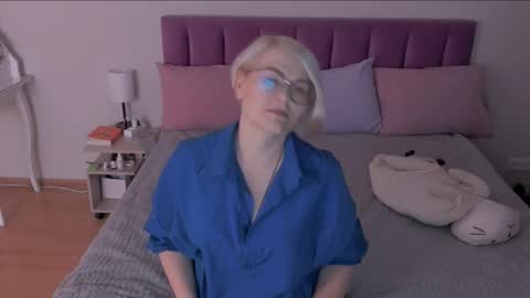 Snapshot of sabrinamacmarren chatting on March 11, 7:58 pm Sabrina MacMarren online show from March 11, 7:58 pm