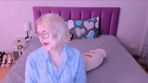 Snapshot of sabrinamacmarren chatting on September 8, 5:56 pm Sabrina MacMarren online show from September 8, 5:56 pm