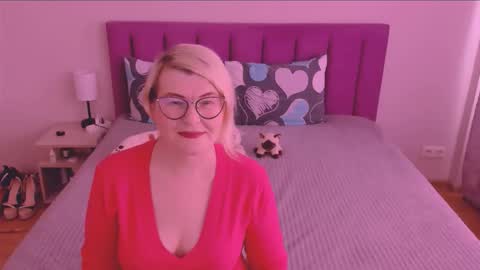 Snapshot of sabrinamacmarren chatting on September 9, 8:03 am Sabrina MacMarren online show from September 9, 8:03 am