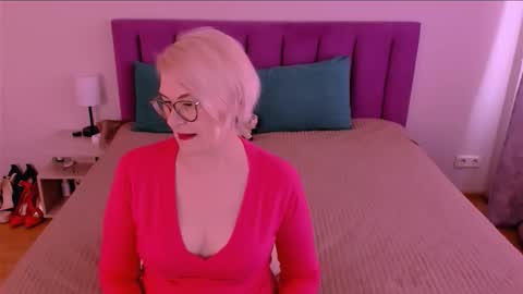 Snapshot of sabrinamacmarren chatting on September 15, 10:48 am Sabrina MacMarren online show from September 15, 10:48 am