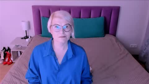 Snapshot of sabrinamacmarren chatting on September 16, 4:52 pm Sabrina MacMarren online show from September 16, 4:52 pm