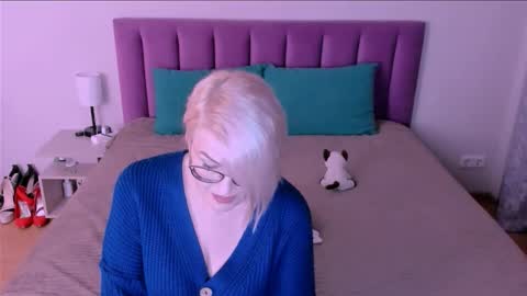 Snapshot of sabrinamacmarren chatting on September 20, 5:58 pm Sabrina MacMarren online show from September 20, 5:58 pm