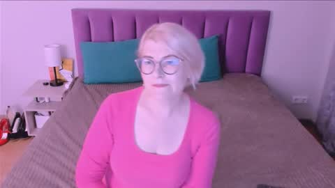 Snapshot of sabrinamacmarren chatting on September 27, 3:50 pm Sabrina MacMarren online show from September 27, 3:50 pm