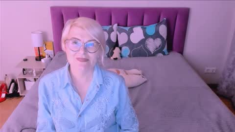 Snapshot of sabrinamacmarren chatting on October 1, 4:35 pm Sabrina MacMarren online show from October 1, 4:35 pm