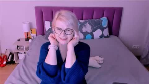 Snapshot of sabrinamacmarren chatting on October 3, 7:00 pm Sabrina MacMarren online show from October 3, 7:00 pm