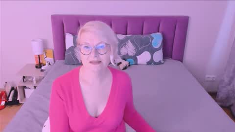 Snapshot of sabrinamacmarren chatting on October 4, 2:15 pm Sabrina MacMarren online show from October 4, 2:15 pm