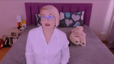 Snapshot of sabrinamacmarren chatting on October 5, 12:25 pm Sabrina MacMarren online show from October 5, 12:25 pm