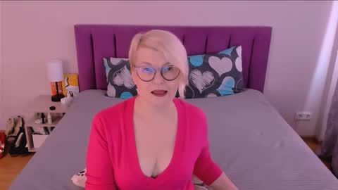 Snapshot of sabrinamacmarren chatting on October 11, 12:15 pm Sabrina MacMarren online show from October 11, 12:15 pm