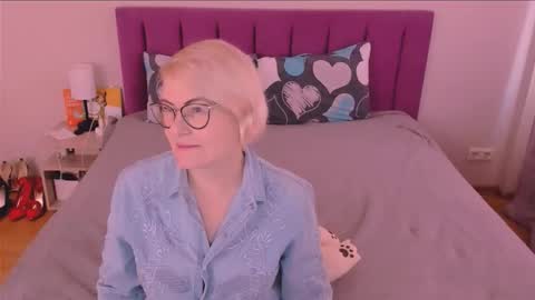 Snapshot of sabrinamacmarren chatting on October 19, 1:12 pm Sabrina MacMarren online show from October 19, 1:12 pm