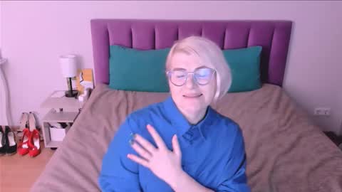 Snapshot of sabrinamacmarren chatting on October 24, 8:49 pm Sabrina MacMarren online show from October 24, 8:49 pm