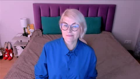 Snapshot of sabrinamacmarren chatting on October 25, 2:24 pm Sabrina MacMarren online show from October 25, 2:24 pm