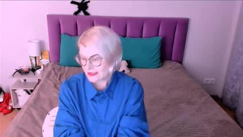 Snapshot of sabrinamacmarren chatting on October 28, 2:31 pm Sabrina MacMarren online show from October 28, 2:31 pm