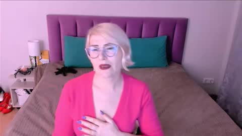 Snapshot of sabrinamacmarren chatting on October 29, 5:58 pm Sabrina MacMarren online show from October 29, 5:58 pm