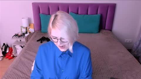 Snapshot of sabrinamacmarren chatting on October 30, 4:08 pm Sabrina MacMarren online show from October 30, 4:08 pm