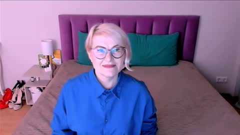 Snapshot of sabrinamacmarren chatting on November 3, 3:13 pm Sabrina MacMarren online show from November 3, 3:13 pm