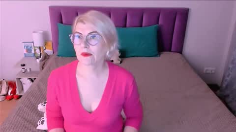 Snapshot of sabrinamacmarren chatting on November 13, 2:38 pm Sabrina MacMarren online show from November 13, 2:38 pm