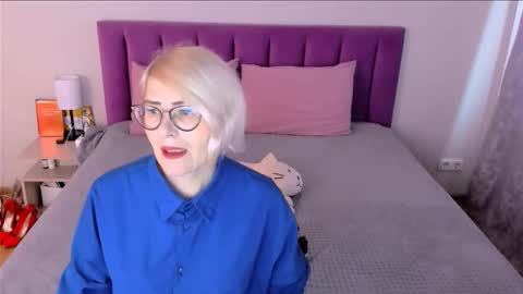 Snapshot of sabrinamacmarren chatting on November 20, 10:37 am Sabrina MacMarren online show from November 20, 10:37 am