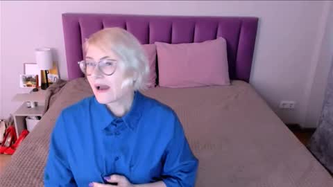 Snapshot of sabrinamacmarren chatting on November 23, 12:27 pm Sabrina MacMarren online show from November 23, 12:27 pm