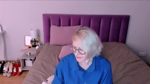 Snapshot of sabrinamacmarren chatting on November 24, 9:47 pm Sabrina MacMarren online show from November 24, 9:47 pm