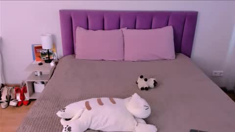 Snapshot of sabrinamacmarren chatting on November 27, 9:44 am Sabrina MacMarren online show from November 27, 9:44 am