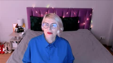 Sabrina MacMarren online show from December 18, 2:34 pm