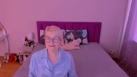 Sabrina MacMarren online show from February 1, 1:20 pm