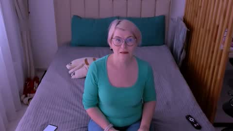 Sabrina MacMarren online show from March 1, 9:00 am