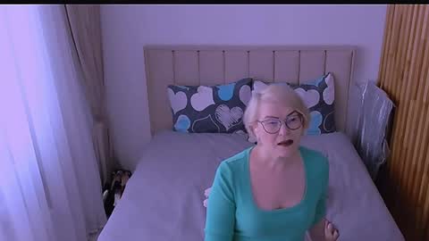 Sabrina MacMarren online show from April 18, 10:19 am