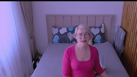 Sabrina MacMarren online show from April 19, 10:03 am