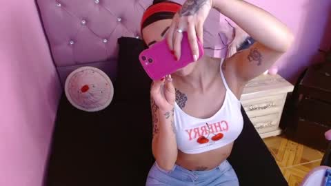 Snapshot of sabrinapaulson chatting on May 15, 9:44 pm sabrinapaulson online show from May 15, 9:44 pm