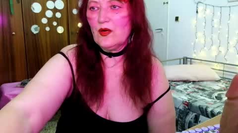 Snapshot of sabrinaxlovess chatting on June 4, 5:30 pm SabrinaXlovess online show from June 4, 5:30 pm