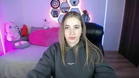 Snapshot of sabrinviolet chatting on May 11, 8:09 am Sabrina Violet online show from May 11, 8:09 am