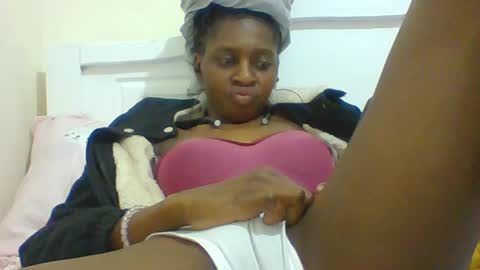 Snapshot of sabsexy5 chatting on June 15, 2:52 pm sabsexy5 online show from June 15, 2:52 pm