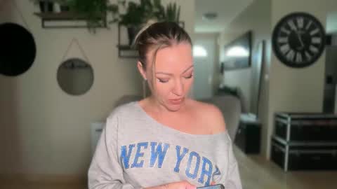 sacha__xx online show from March 3, 10:54 am