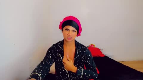 Snapshot of sacha_candy chatting on December 6, 7:56 pm Sacha online show from December 6, 7:56 pm