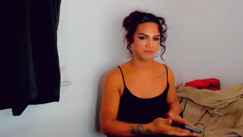 Snapshot of sacha_candy chatting on December 7, 3:25 am Sacha online show from December 7, 3:25 am