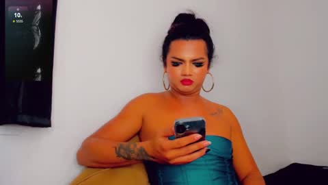 Snapshot of sacha_candy chatting on December 10, 12:28 am Sacha online show from December 10, 12:28 am