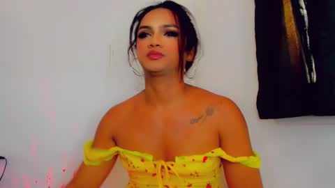 Snapshot of sacha_candy chatting on December 15, 8:47 pm Sacha online show from December 15, 8:47 pm