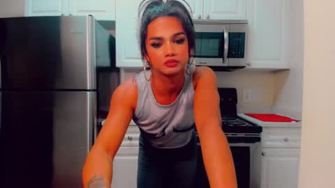 Snapshot of sacha_candy chatting on February 8, 1:22 am Sacha online show from February 8, 1:22 am