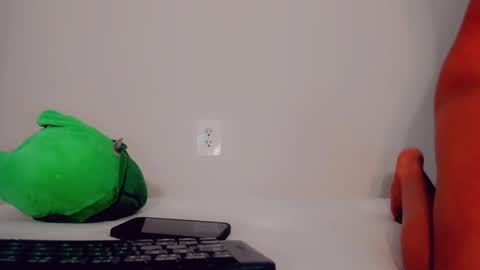 Snapshot of sacha_candy chatting on February 13, 11:47 pm Sacha online show from February 13, 11:47 pm