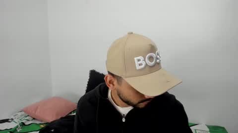 Snapshot of sack_rojas chatting on December 3, 12:46 am Sack online show from December 3, 12:46 am