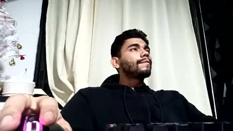 Snapshot of sack_rojas chatting on December 4, 6:33 am Sack online show from December 4, 6:33 am