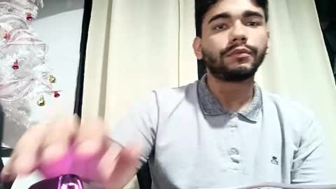 Snapshot of sack_rojas chatting on December 5, 6:43 am Sack online show from December 5, 6:43 am