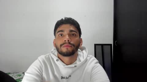 Snapshot of sack_rojas chatting on December 8, 3:53 am Sack online show from December 8, 3:53 am