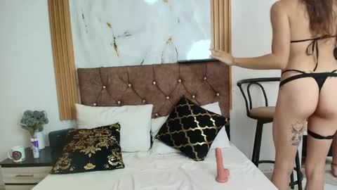 Snapshot of sacrlet_fox75 chatting on April 15, 7:58 pm scarlet fox75 online show from April 15, 7:58 pm