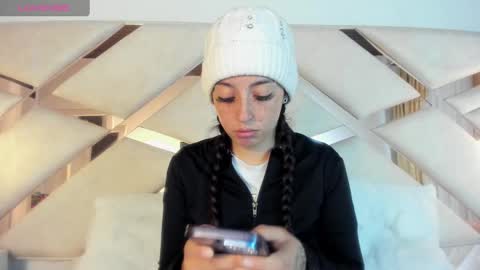 Snapshot of sadashi_moon chatting on February 24, 12:41 am online show from February 24, 12:41 am