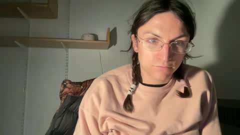 Snapshot of sadie_stars chatting on December 4, 9:57 pm Sadie online show from December 4, 9:57 pm