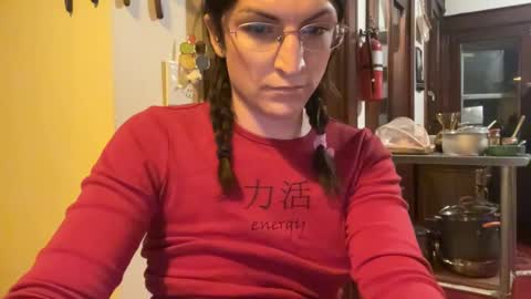 Snapshot of sadie_stars chatting on February 5, 1:26 am Sadie online show from February 5, 1:26 am