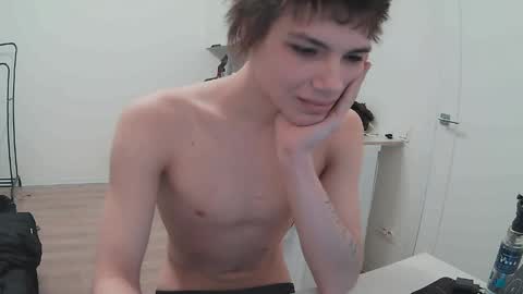 sadvetements online show from April 3, 8:23 am